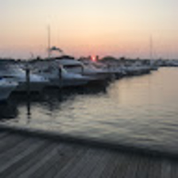 Meet your Posher, Sarah - Picture 1 of 1